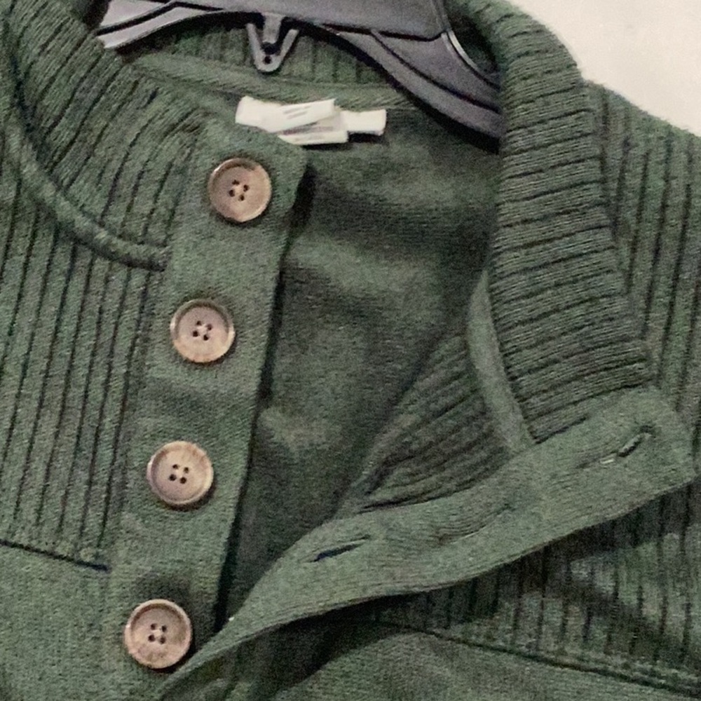 Aspen Rise Green Crewneck Sweater with Ribbed Texture - Picture 3 of 10